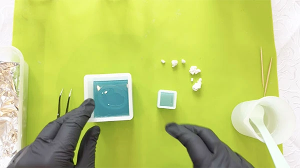 A thin layer of resin atop blue resin in silicone mould